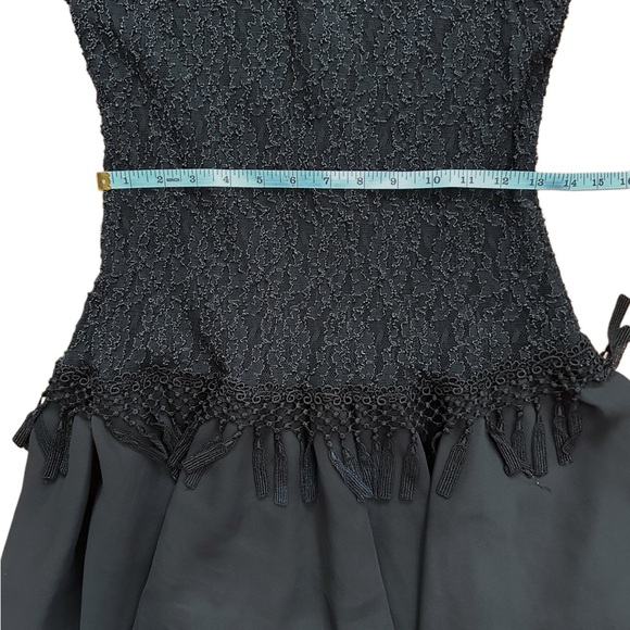 Elegant Black Lace Vintage Dress - Picture 4 of 6